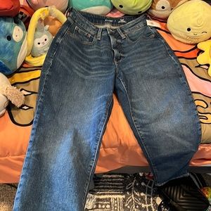 Old Navy Blue Jeans. Size 6. Doesn’t fit me correctly.
